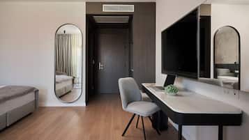 Deluxe double room with balcony | Sengetøy av topp kvalitet, dundyner og senger med overmadrass