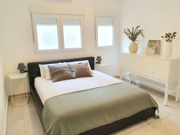 Double Room, Private Bathroom | Free WiFi, bed sheets - Apartment Herrera Center (Alicante)