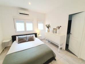 Double Room, Private Bathroom | Free WiFi, bed sheets - Apartment Herrera Center (Alicante)