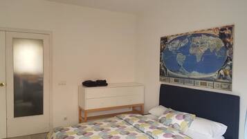 Superior Double Room, Shared Bathroom (Balcony) | Free WiFi, bed sheets