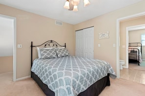 5 bedrooms, free WiFi, bed sheets