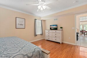 5 bedrooms, WiFi, bed sheets - Valley Road - Five Bedroom House, Sleeps 14 (Osage Beach)