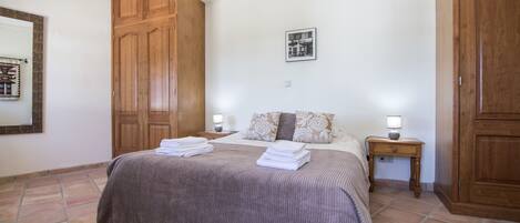 2 chambres, fer et planche Ă repasser, Wi-Fi gratuit, draps fournis