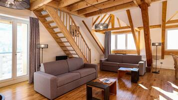 Duplex, 4 Bedrooms, Non Smoking, Mountain View | Living area