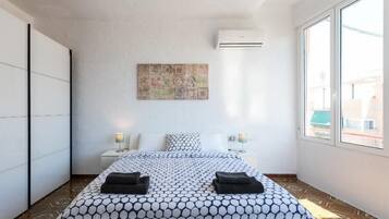 Free WiFi, bed sheets