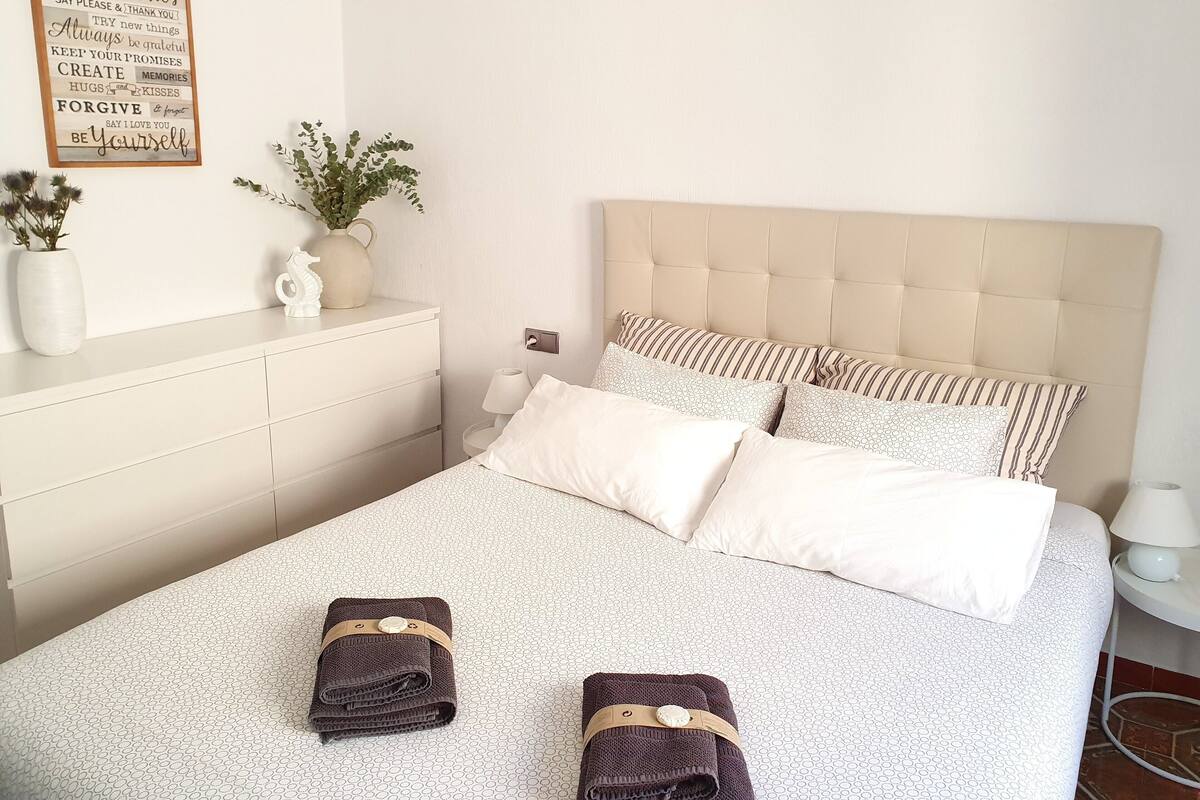 Tweepersoonskamer, privébadkamer (Bathroom exterior) | Gratis wifi, beddengoed