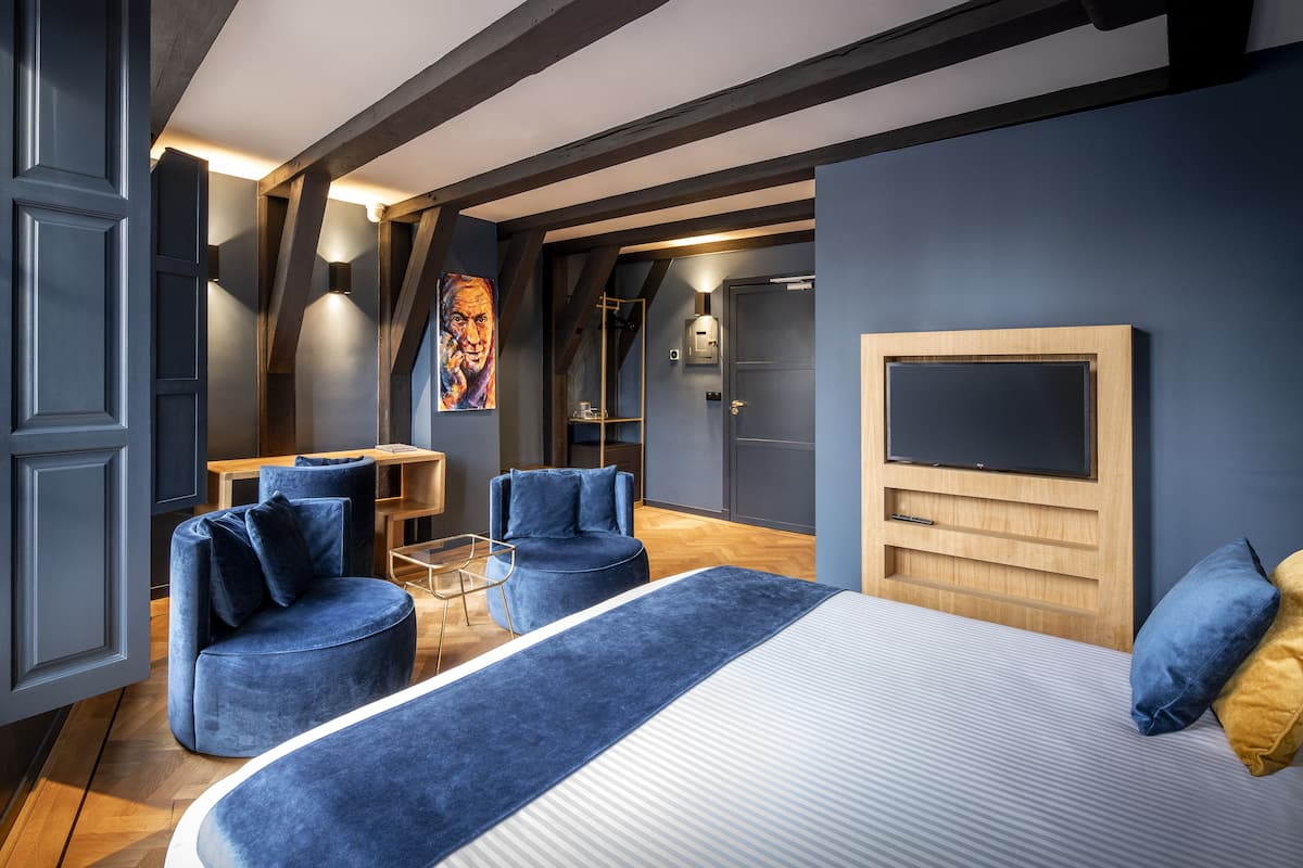 Caja de seguridad en la habitación y decoración personalizada