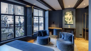 Signature Suite (Virginia Woolf) | In-room safe, individually decorated, individually furnished, desk