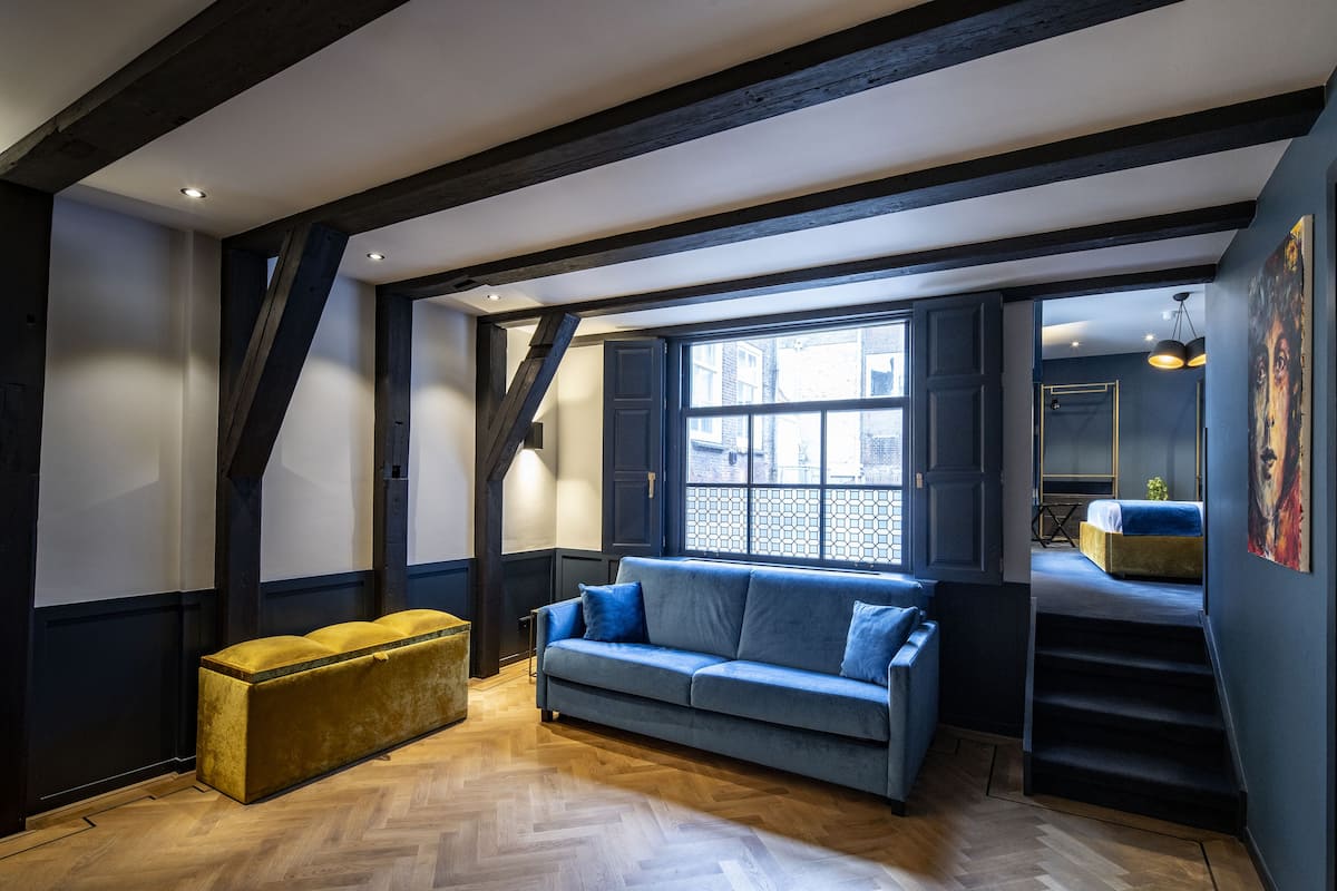 Caja de seguridad en la habitación y decoración personalizada