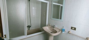 Familienapartment, 4 Schlafzimmer | Badezimmer | Kostenlose Toilettenartikel, Haartrockner, Seife, Shampoo