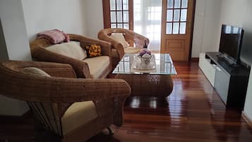 Family Apartment, 4 Bedrooms | Living area