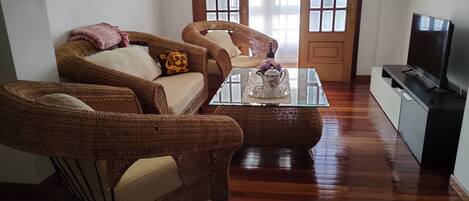 Family Apartment, 4 Bedrooms | Living area