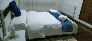 Apartamento familiar, 4 habitaciones | Tabla de planchar con plancha, wifi gratis, ropa de cama
