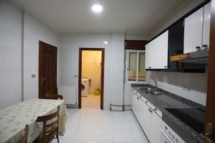 Apartamento família, 4 quartos | Cozinha privada