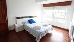 Family Apartment, 4 Bedrooms | Iron/ironing board, free WiFi, bed sheets - Apartamento San Antonio (Monforte de Lemos)