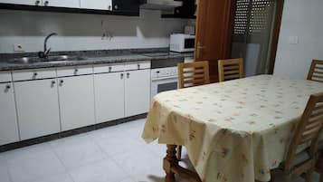 Familienapartment, 4 Schlafzimmer | Eigene Küche | Großer Kühlschrank, Mikrowelle, Ofen, Herdplatte