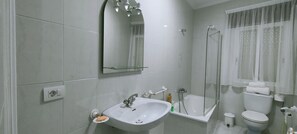 Appartement Familial, 4 chambres | Salle de bain