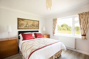 5 Schlafzimmer, Bügeleisen/Bügelbrett, kostenloses WLAN, Bettwäsche