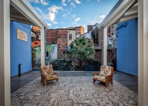 Terrace/patio - The Yard Hostel (Catania)