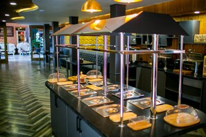 Free daily buffet breakfast  - Hyde Park Hotel (Bishkek)