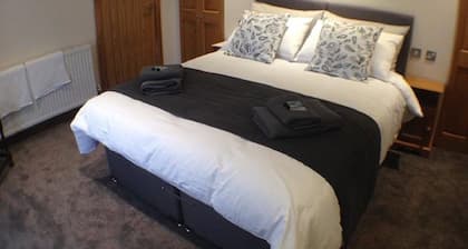 Deri-Down Guest House