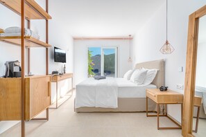Egyptian cotton sheets, premium bedding, down duvets, Tempur-Pedic beds - Omnia Mykonos Boutique Hotel & Suites (Mykonos)
