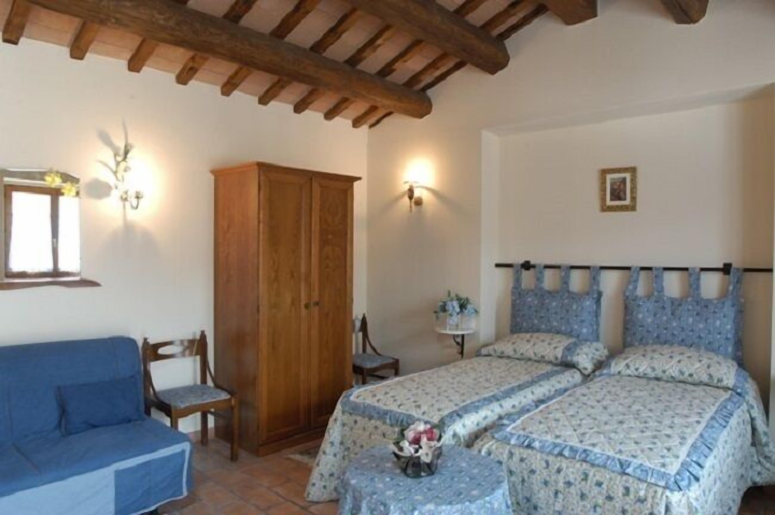 Studio (Violetta) | Individually furnished, blackout curtains, free WiFi, bed sheets