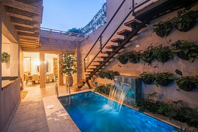 Luxury 4 Bedroom Old City House