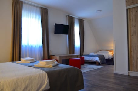 Deluxe Triple Room | Blackout drapes, free WiFi, bed sheets. Natura Plitvice Lakes