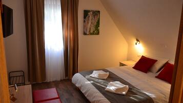 Standard Twin Room | Blackout drapes, free WiFi, bed sheets