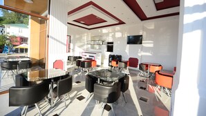 Bar (on property) - HOTEL MEDEA kvariati (Batumi)