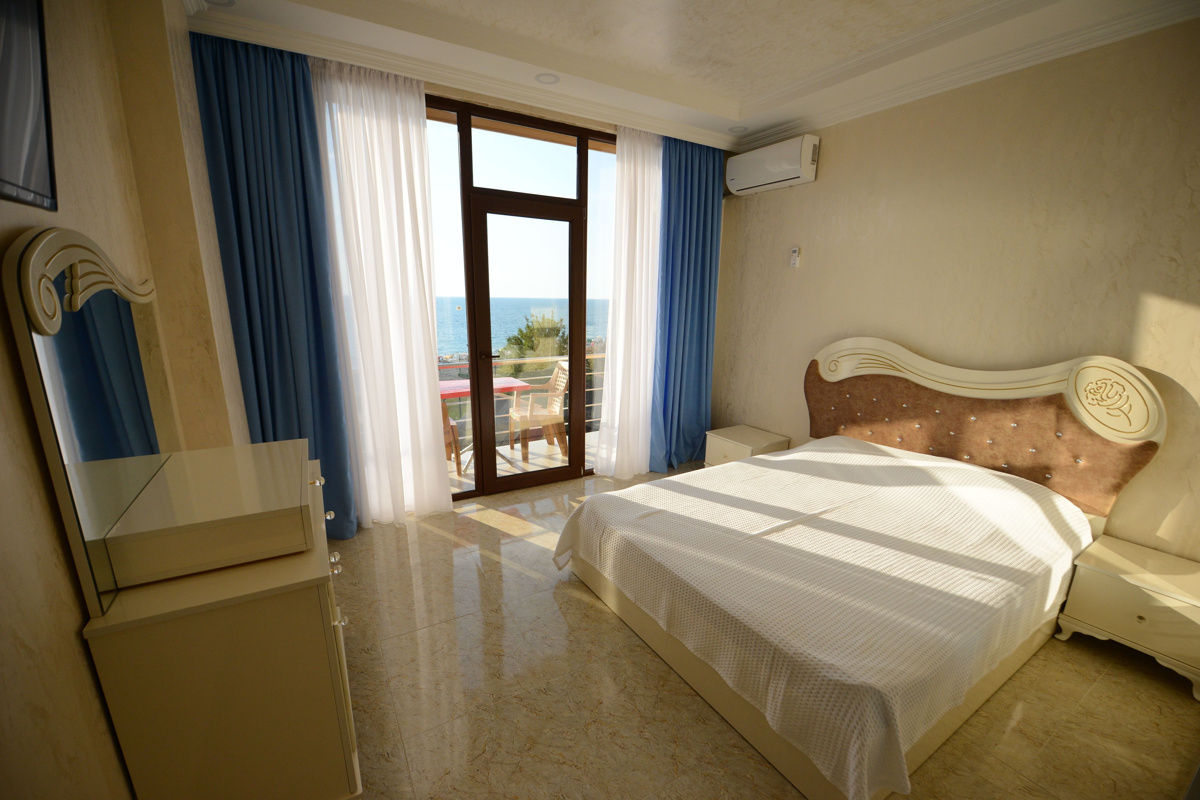 Kolmen hengen perushuone | Näkymä huoneesta