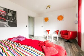 3 habitaciones, tabla de planchar con plancha, wifi y ropa de cama 
