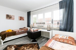 3 chambres, fer et planche à repasser, Wi-Fi, draps fournis