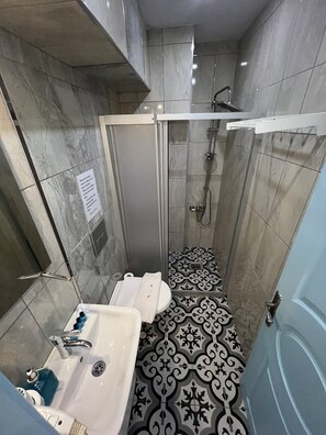 Ducha, secador de pelo, toallas