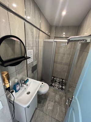 Standard Room, 1 Bedroom | Bathroom | Shower, hair dryer, towels - Rodin Suites (Istanbul)