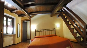 Desk, free cots/infant beds, free WiFi, bed sheets