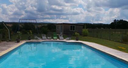 Unabhängiges Landhaus mit Pool, Grünen Bereichen und Kamin in der Nähe von Vichy