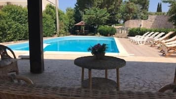 Piscine extérieure (ouverte en saison)