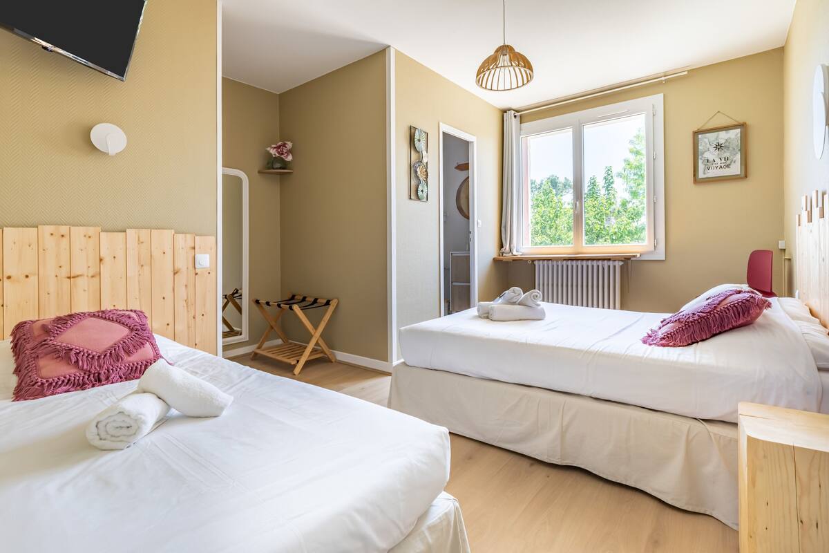 triple room | individually decorated, individually furnished, blackout curtains