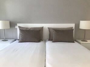 In-room safe, desk, laptop workspace, blackout drapes - Lisbon10 (Lisbon)