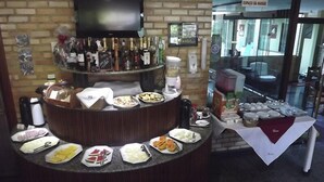 Free daily buffet breakfast - Pousada Remanso (Rio das Ostras)