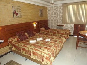 Quarto triplo | Wi-Fi de cortesia, roupa de cama