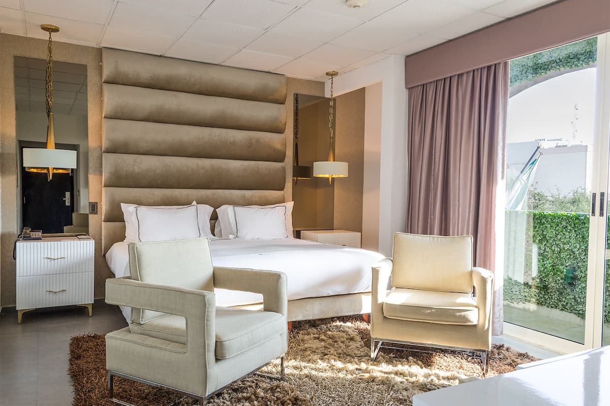 Deluxe Junior | Premium bedding, down comforters, Select Comfort beds, desk