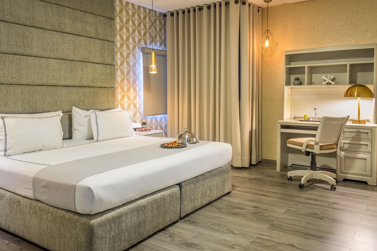 Junior Room | Premium bedding, down comforters, Select Comfort beds, desk