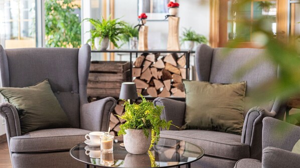 Unclassified image, 1 of 12, button