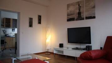 Fernseher, Bücher, Stereoanlage