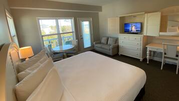 Standard Studio, 1 Bedroom, Kitchenette, Pool View | Premium bedding, pillowtop beds, individually decorated