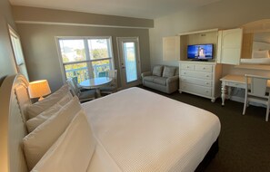 Standard Studio, 1 Bedroom, Kitchenette, Pool View | Premium bedding, pillowtop beds, individually decorated - River Hotel of Southport (Southport)