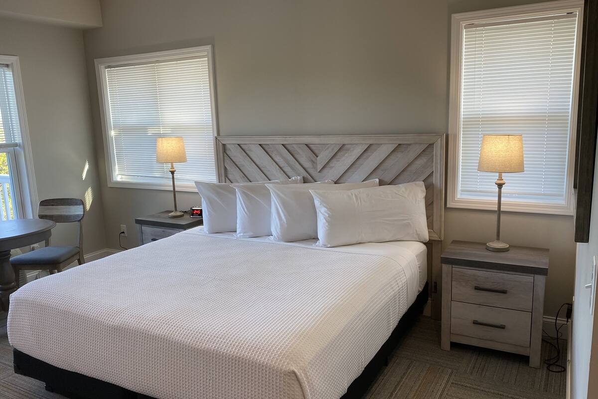 Economy Studio | Premium bedding, pillow-top beds, desk, laptop workspace